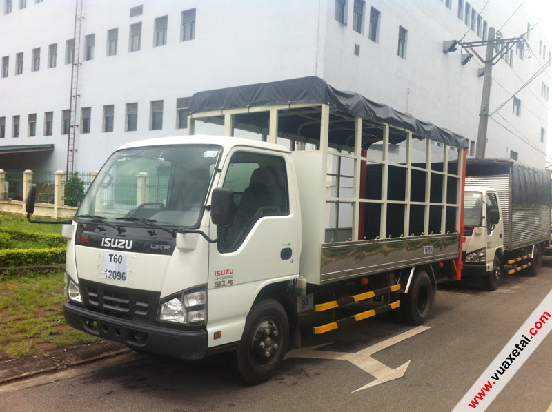 xe tải isuzu 1.9 tấn thùng chở xe máy