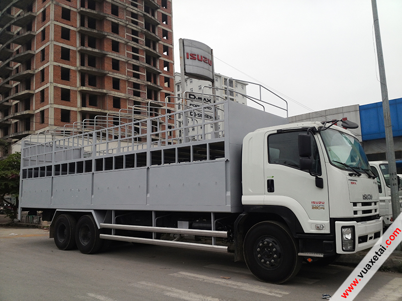 xe tải isuzu 15 tấn thùng chở xe máy 1