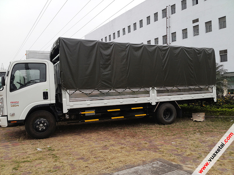 xe tải isuzu 5.5 tấn thùng mui bạt